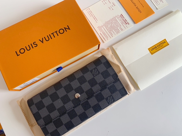 LVコピーウォレット全体デザイン